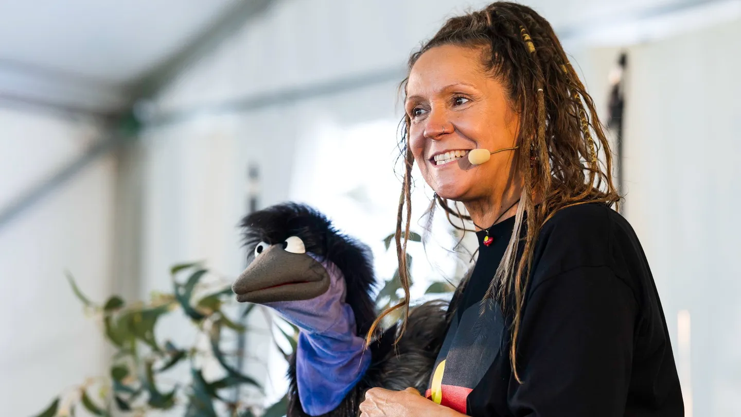 aunty-sharron-and-the-daughts_-katie-bennett-courtesy-qagoma