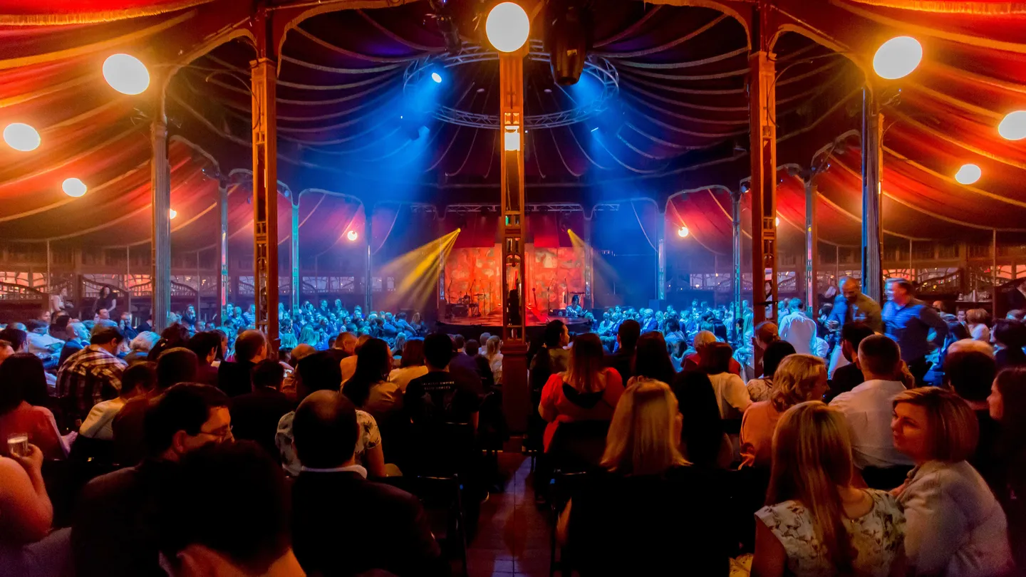 brisbane-festival-spiegeltent-atmosphere-photography