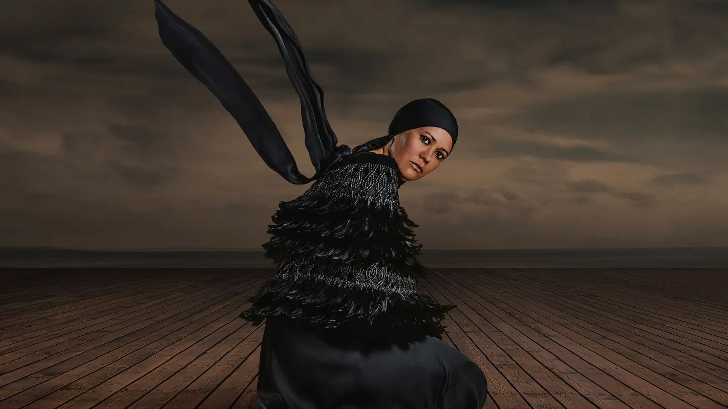 tiri_-te-araroa-woman-far-walking-credit-signy-bjorg