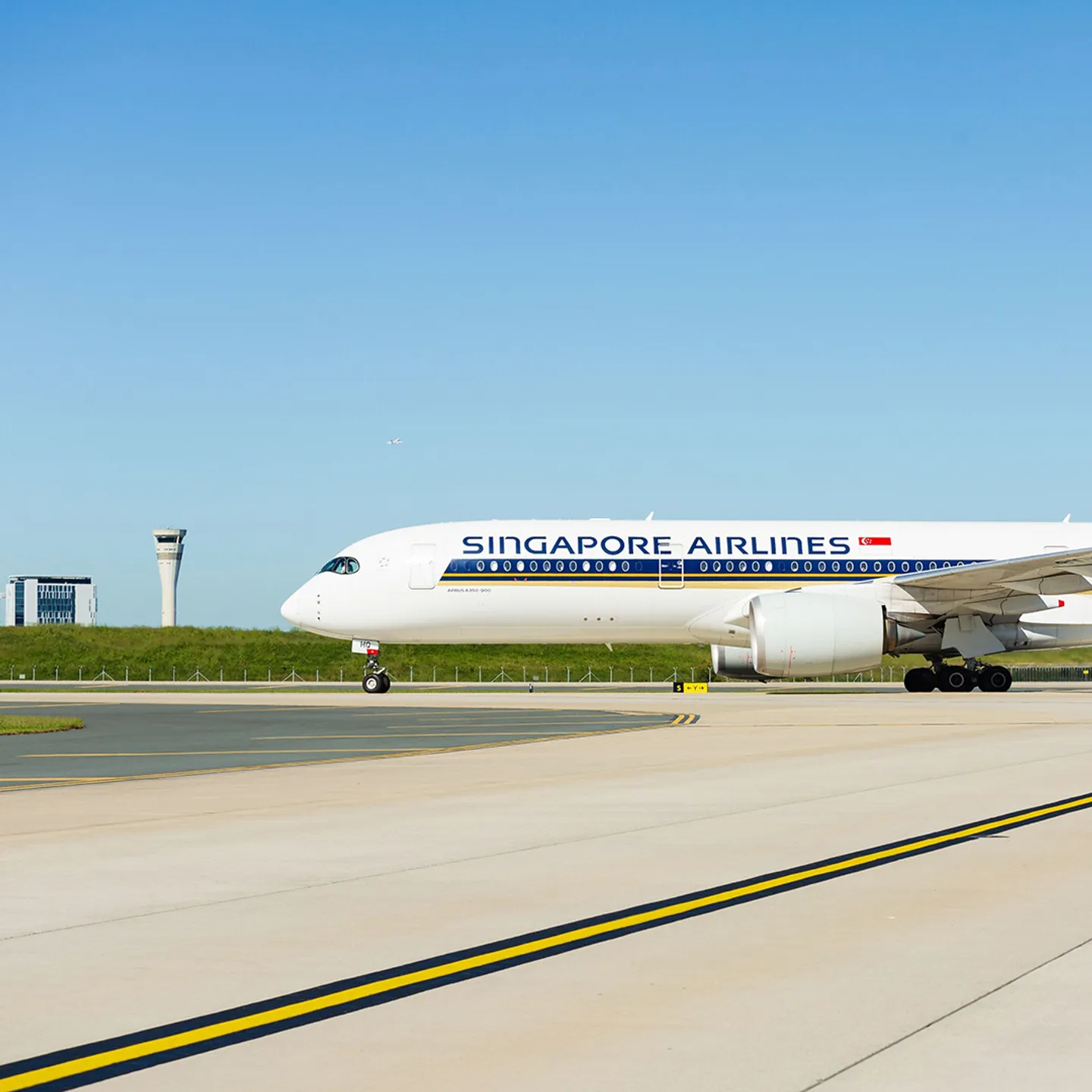 105190-3-brisbane-airport-tower-with-sq