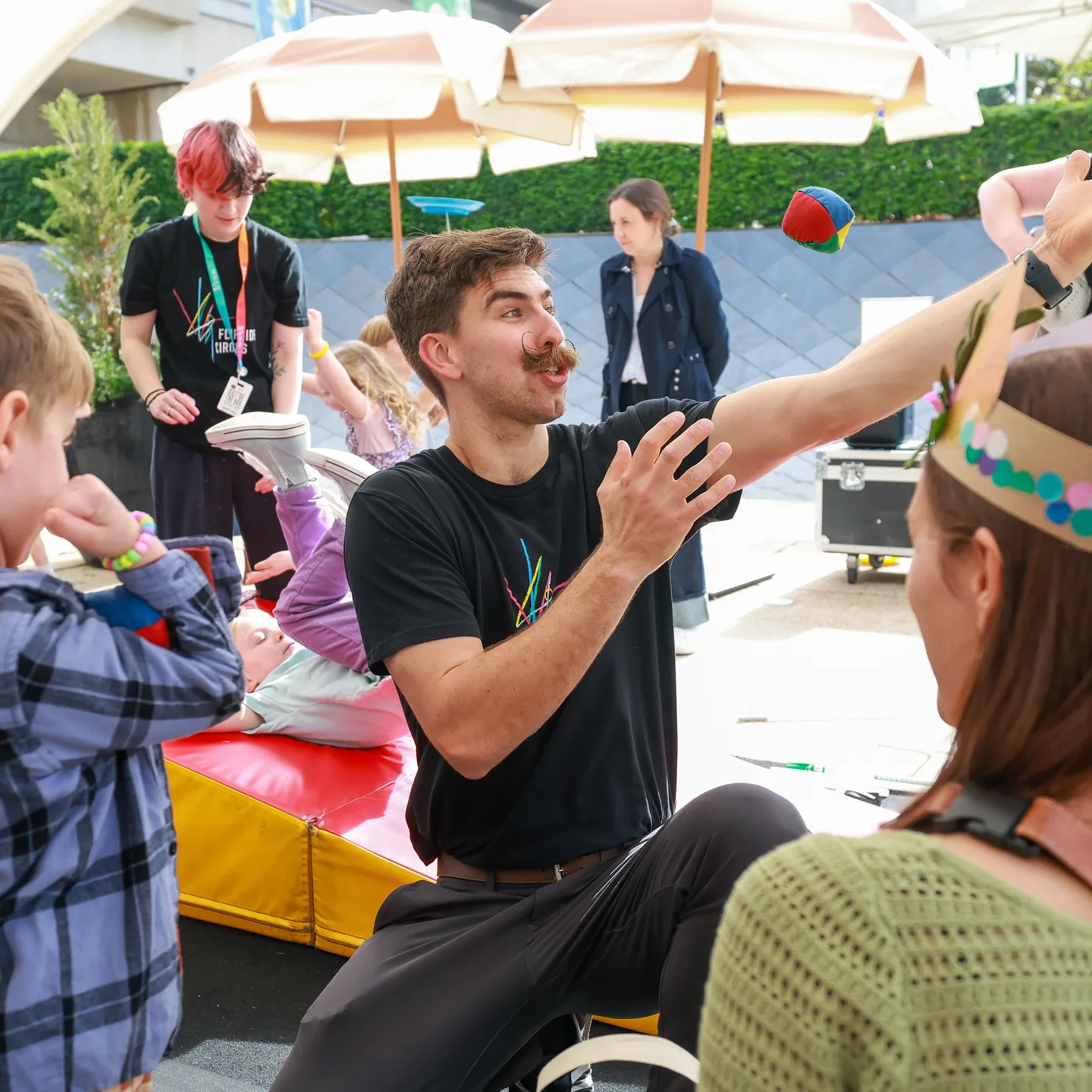 26_flipside-circus_ground-based-workshops_on-location-credit-pete-wallis-(3)