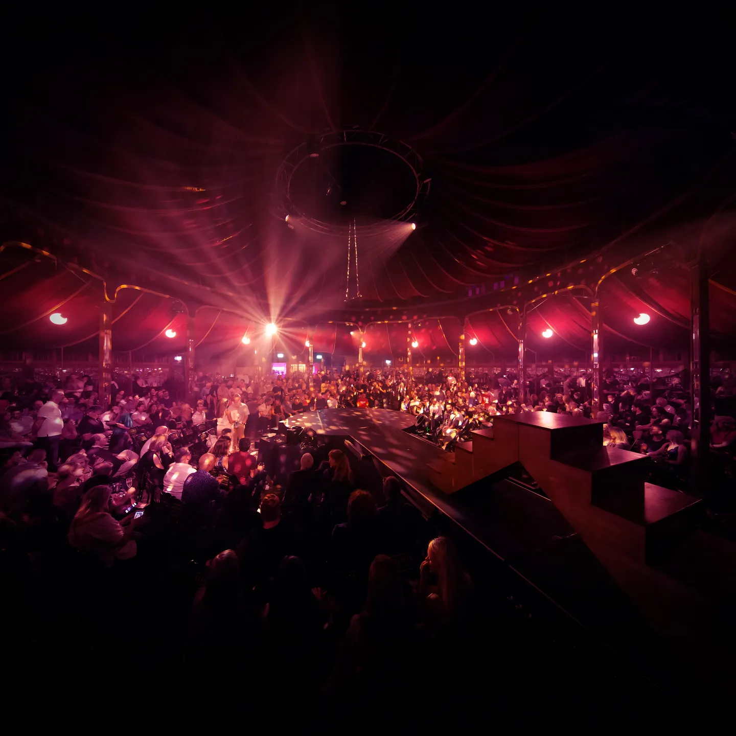 bf26_spiegeltent2_build_v1_