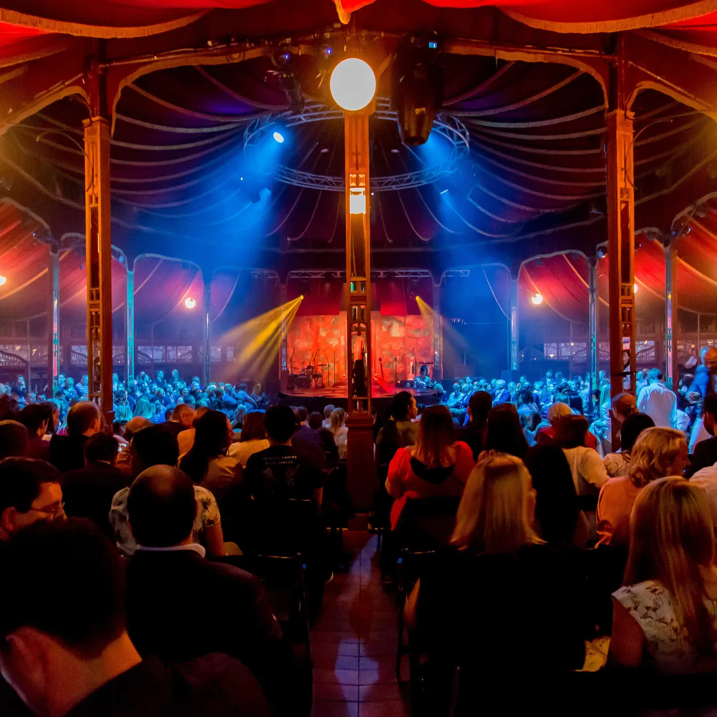 brisbane-festival-spiegeltent-atmosphere-photography