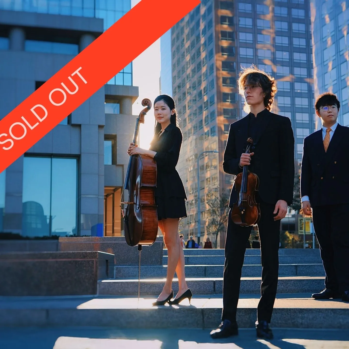 sold-out-trio-azura