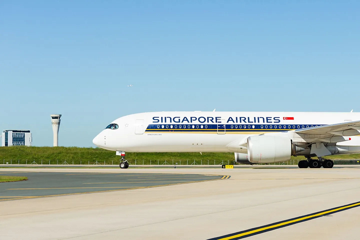 105190-3-brisbane-airport-tower-with-sq
