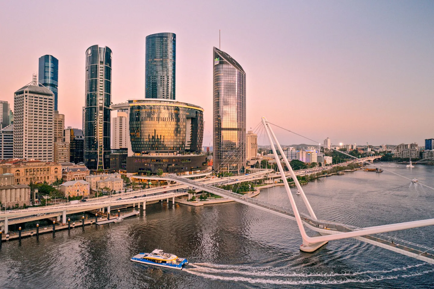 708856-brisbane_brisbane-city_queens-wharf_brisbane-river