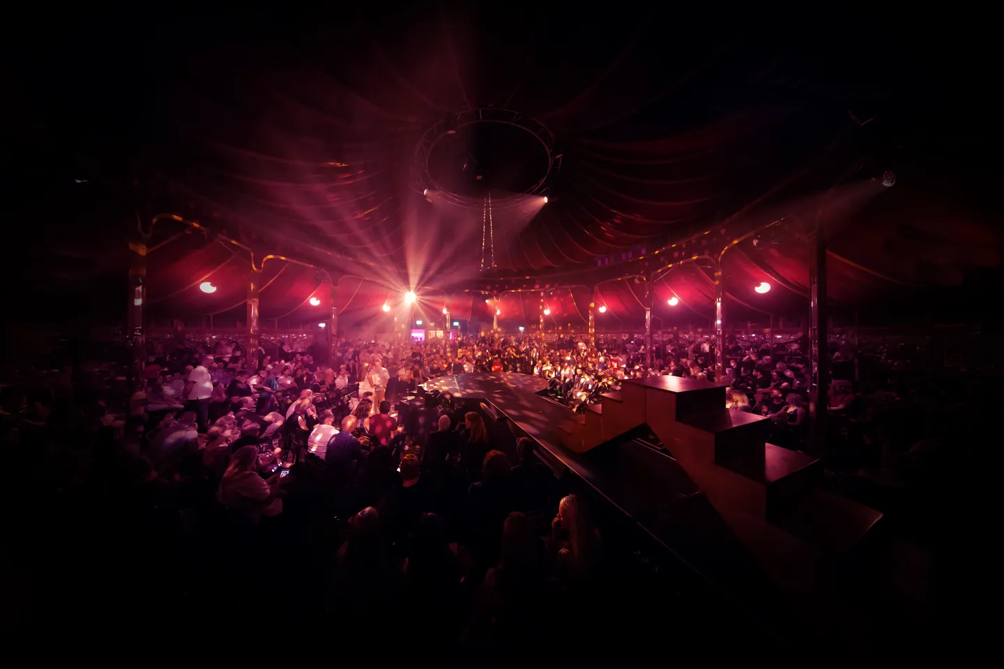 bf26_spiegeltent2_build_v1_