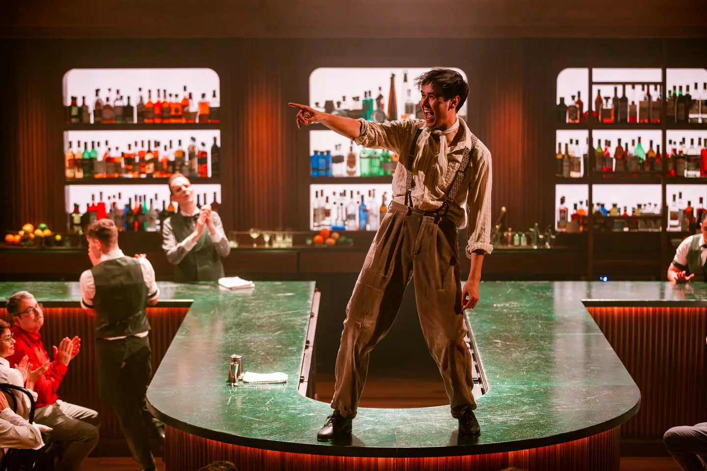 full-suite-dan-boud_gatsby-at-the-green-light_sydney-opera-house_credit_daniel-boud_013