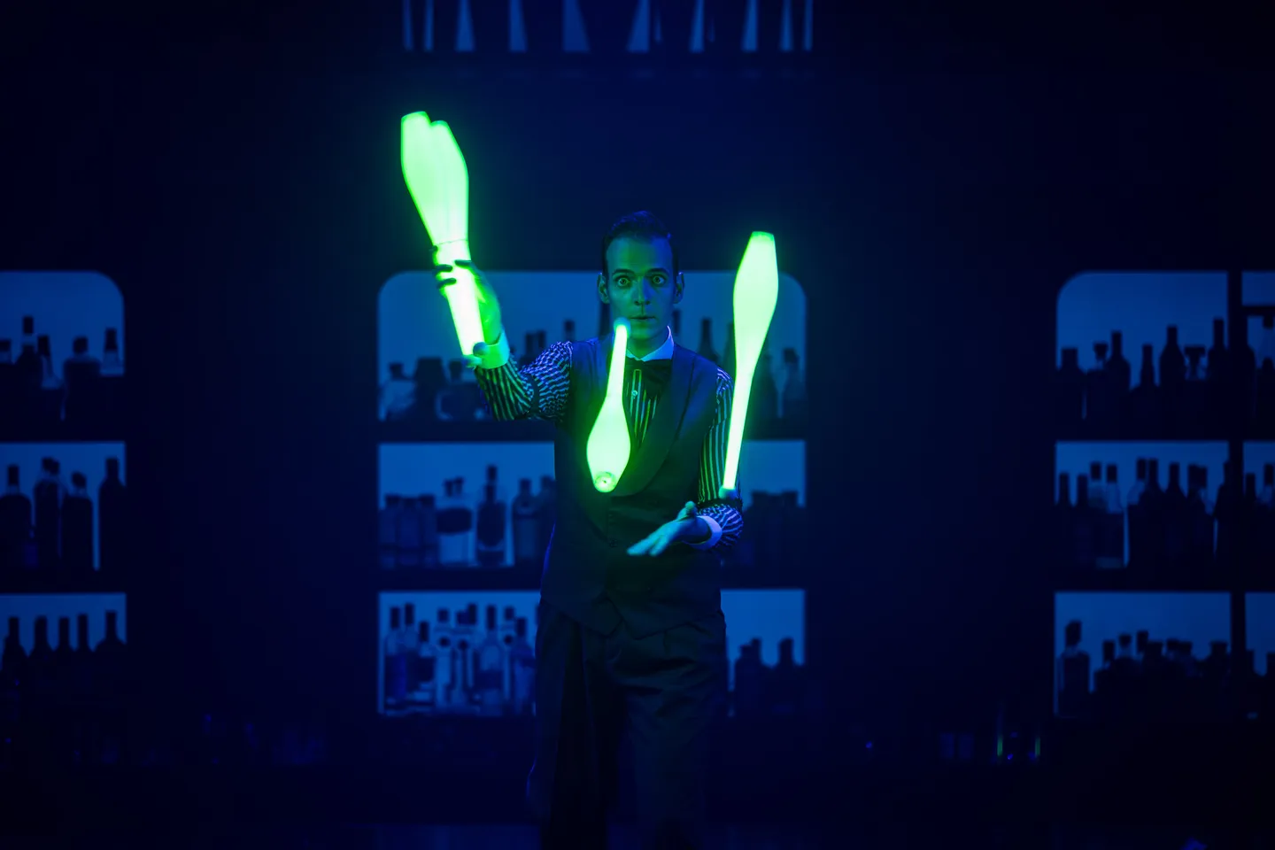 full-suite-dan-boud_gatsby-at-the-green-light_sydney-opera-house_credit_daniel-boud_105
