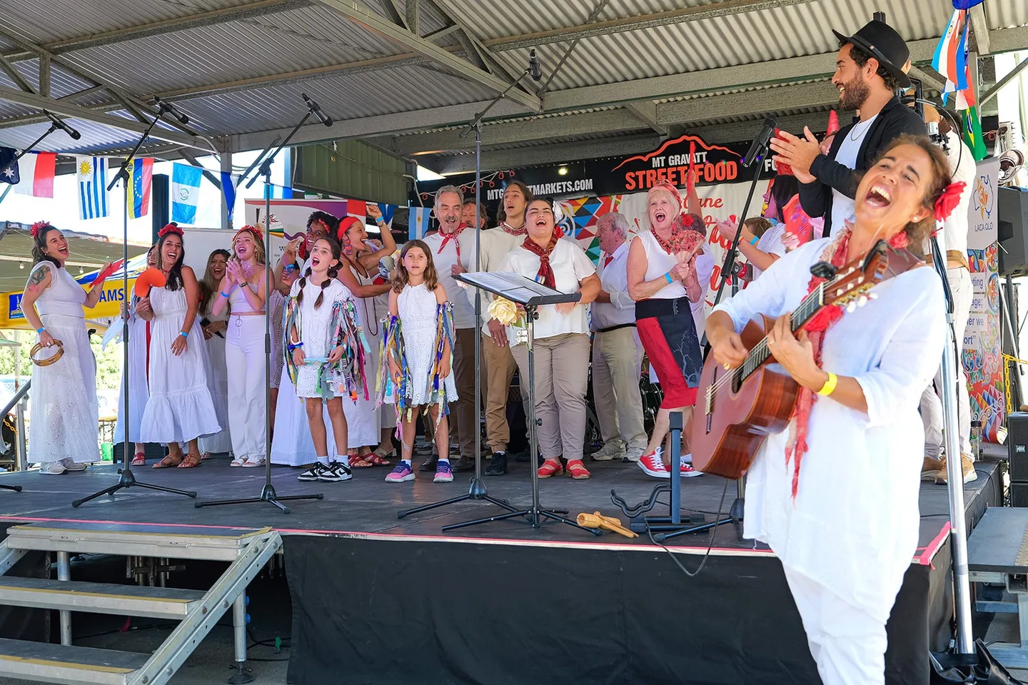 latin-choir-brisbane_group-on-stage