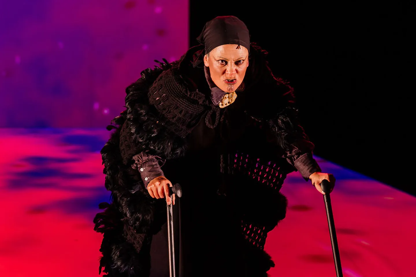 tiri_-te-araroa-woman-far-walking-photo-credit-andi-crown-(3)