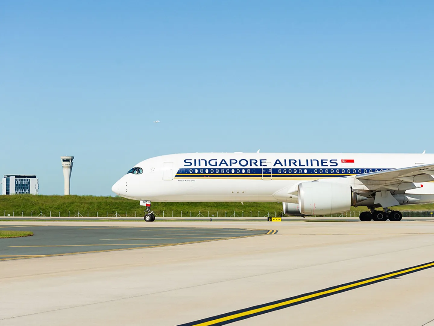105190-3-brisbane-airport-tower-with-sq