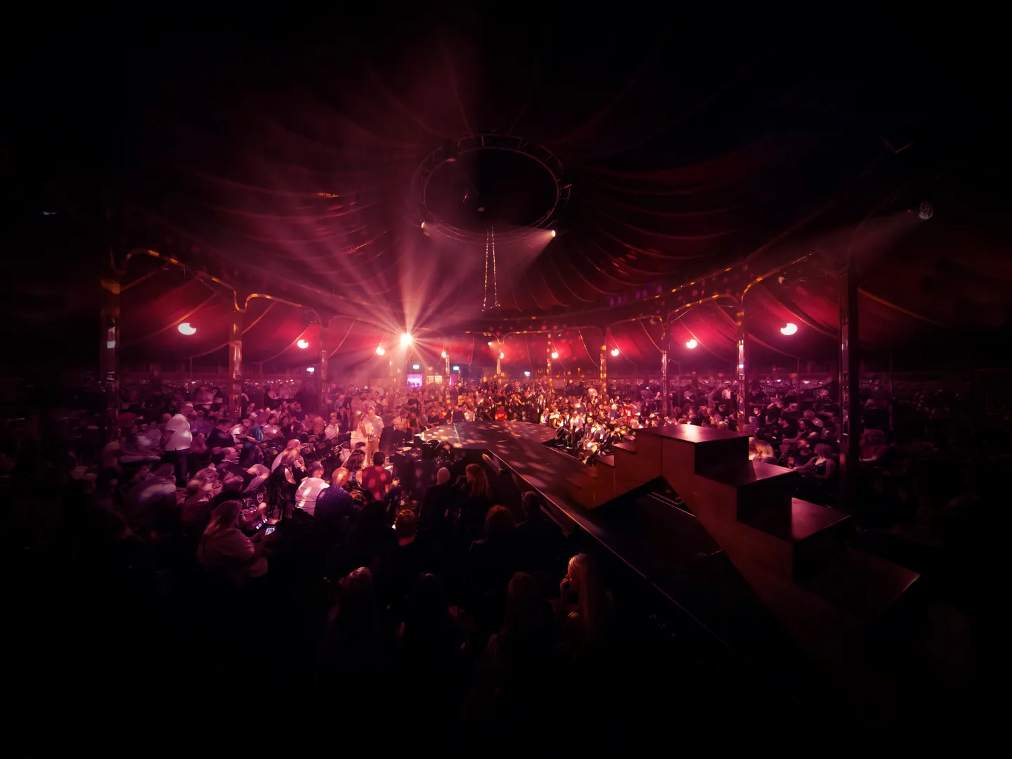 bf26_spiegeltent2_build_v1_