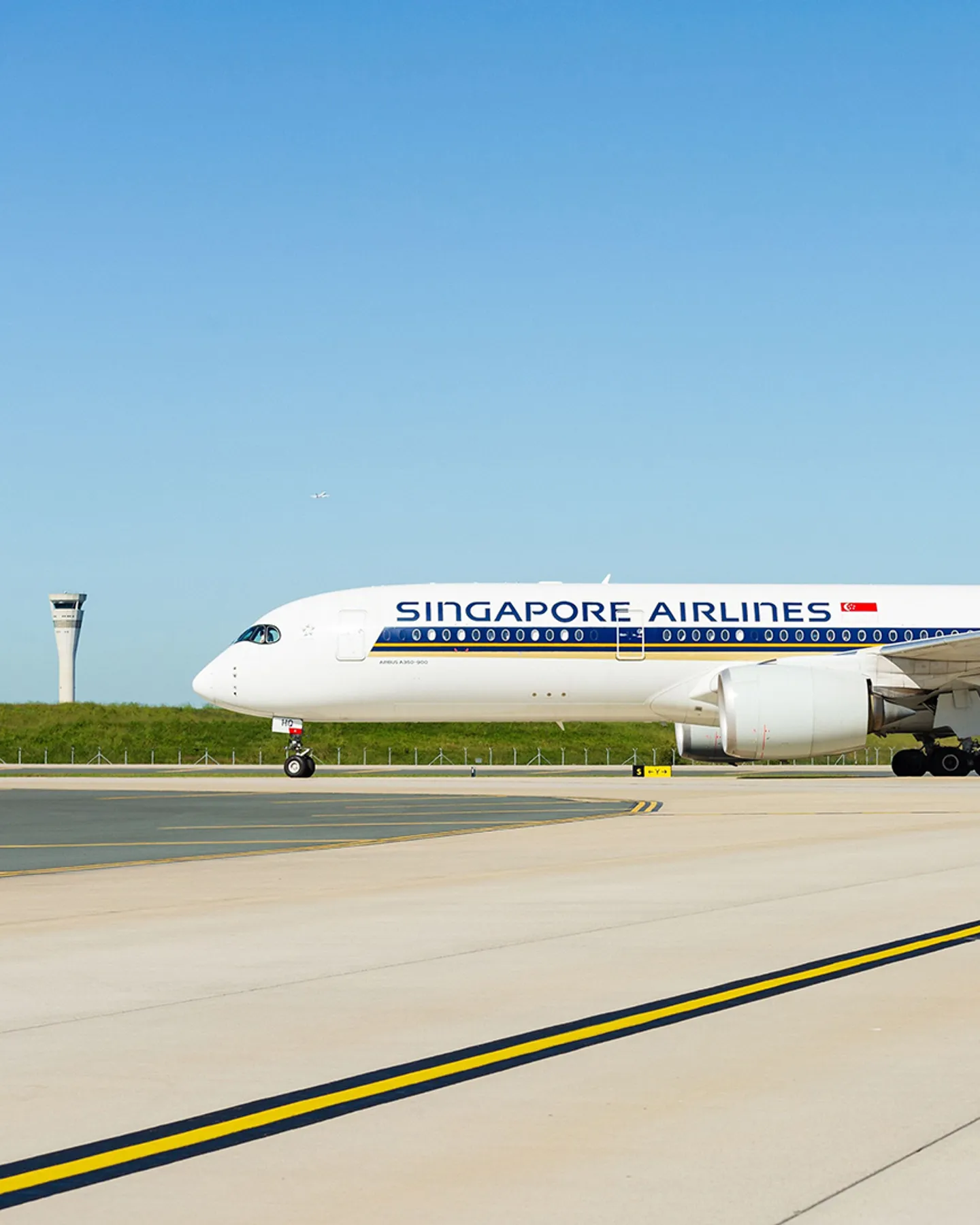 105190-3-brisbane-airport-tower-with-sq