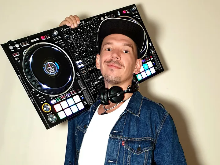 dj-iron-icey